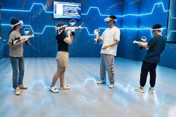 İyi bir fiyat. 9D VR Atış Arenası Makinesi Çok Oyunculu Serbest Dolaşım Sanal Gerçeklik Oyunu Kapalı Park Alışveriş Merkezi Takım Oluşturma İçin çevrimiçi
